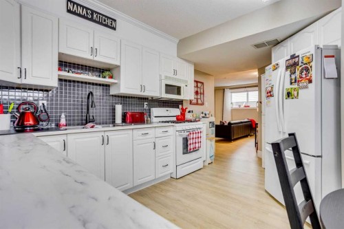 202 Laffont Way, Fort Mcmurray, AB - Indoor Photo Showing Kitchen