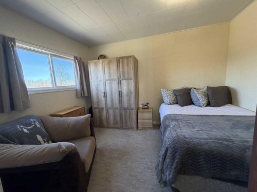10014B 2 Highway, Kinuso, AB - Indoor Photo Showing Bedroom