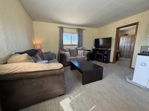 10014B 2 Highway, Kinuso, AB - Indoor Photo Showing Living Room