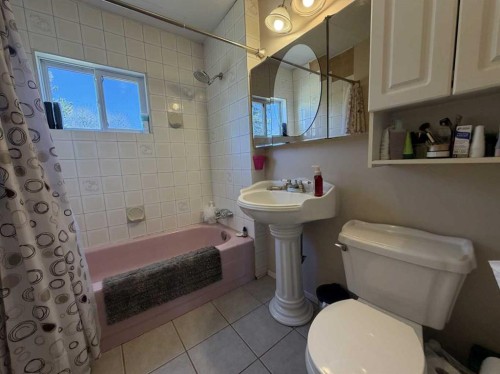 10014B 2 Highway, Kinuso, AB - Indoor Photo Showing Bathroom