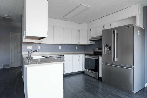 145 Robin Crescent, Fort Mcmurray, AB - Indoor Photo Showing Kitchen