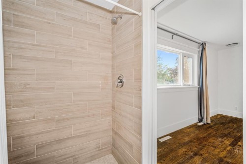7 May Crescent, Fort Mcmurray, AB - Indoor Photo Showing Bathroom