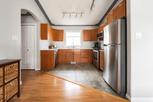 131 Wolff Way, Fort Mcmurray, AB - Indoor Photo Showing Kitchen