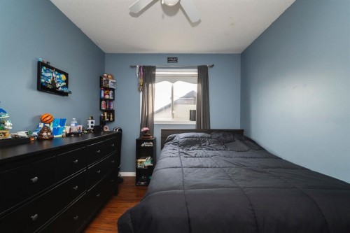 131 Wolff Way, Fort Mcmurray, AB - Indoor Photo Showing Bedroom