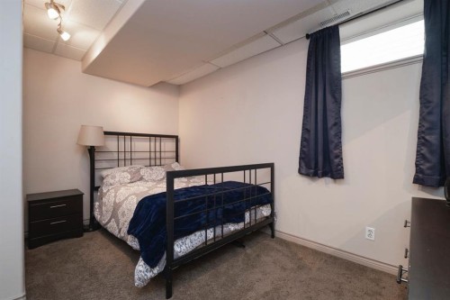 131 Wolff Way, Fort Mcmurray, AB - Indoor Photo Showing Bedroom
