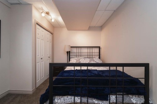 131 Wolff Way, Fort Mcmurray, AB - Indoor Photo Showing Bedroom