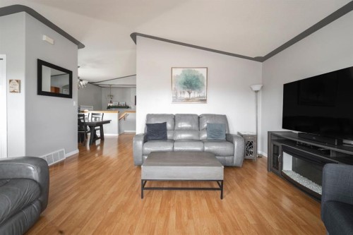 131 Wolff Way, Fort Mcmurray, AB - Indoor Photo Showing Living Room