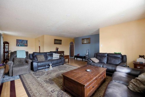 112 Hill Drive, Fort Mcmurray, AB - Indoor Photo Showing Living Room