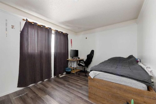 112 Hill Drive, Fort Mcmurray, AB - Indoor Photo Showing Bedroom