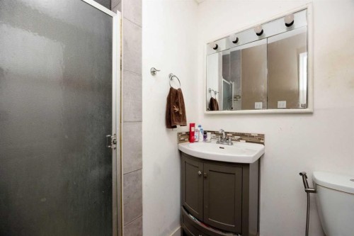 112 Hill Drive, Fort Mcmurray, AB - Indoor Photo Showing Bathroom