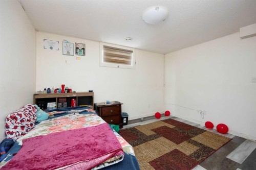 112 Hill Drive, Fort Mcmurray, AB - Indoor Photo Showing Bedroom