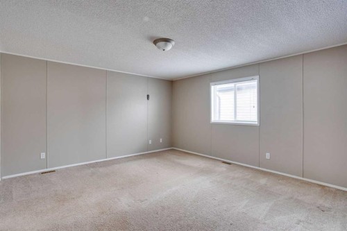 377 Ash Way, Fort Mcmurray, AB - Indoor Photo Showing Other Room