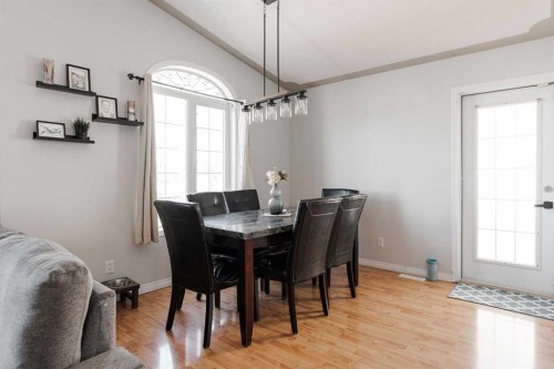 122 Wolff Way, Fort Mcmurray, AB - Indoor Photo Showing Dining Room