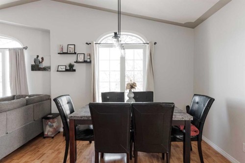 122 Wolff Way, Fort Mcmurray, AB - Indoor Photo Showing Dining Room