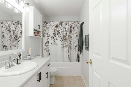 122 Wolff Way, Fort Mcmurray, AB - Indoor Photo Showing Bathroom