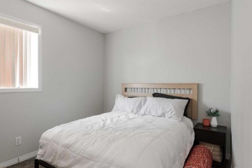 122 Wolff Way, Fort Mcmurray, AB - Indoor Photo Showing Bedroom
