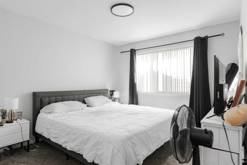 122 Wolff Way, Fort Mcmurray, AB - Indoor Photo Showing Bedroom