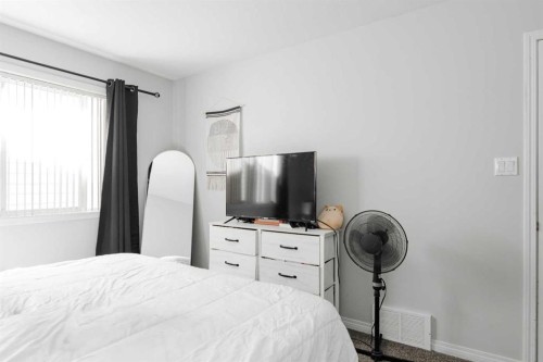 122 Wolff Way, Fort Mcmurray, AB - Indoor Photo Showing Bedroom
