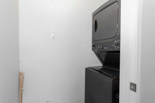 122 Wolff Way, Fort Mcmurray, AB - Indoor Photo Showing Laundry Room