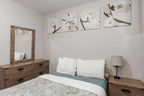 122 Wolff Way, Fort Mcmurray, AB - Indoor Photo Showing Bedroom