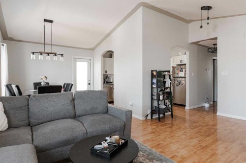 122 Wolff Way, Fort Mcmurray, AB - Indoor Photo Showing Living Room