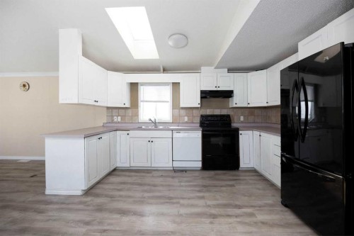 157 Cree Road, Fort Mcmurray, AB - Indoor Photo Showing Kitchen
