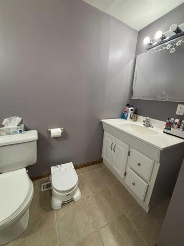 224011 680 Rural Athabasca County, Athabasca, AB - Indoor Photo Showing Bathroom