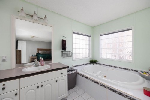 177 Couture Lane, Fort Mcmurray, AB - Indoor Photo Showing Bathroom