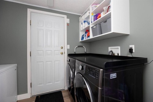 177 Couture Lane, Fort Mcmurray, AB - Indoor Photo Showing Laundry Room