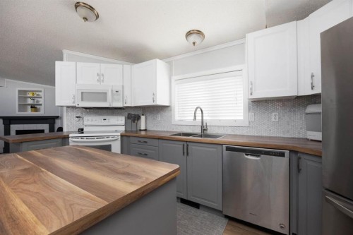 177 Couture Lane, Fort Mcmurray, AB - Indoor Photo Showing Kitchen With Double Sink