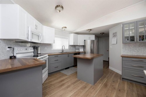 177 Couture Lane, Fort Mcmurray, AB - Indoor Photo Showing Kitchen