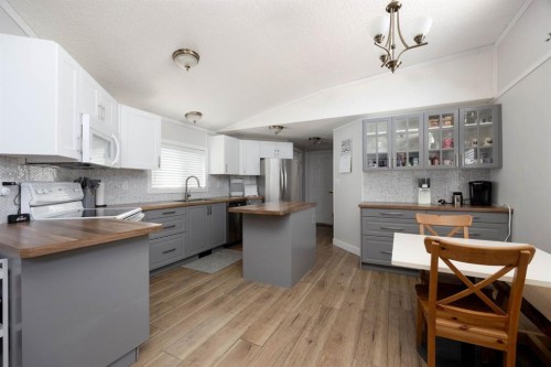 177 Couture Lane, Fort Mcmurray, AB - Indoor Photo Showing Kitchen