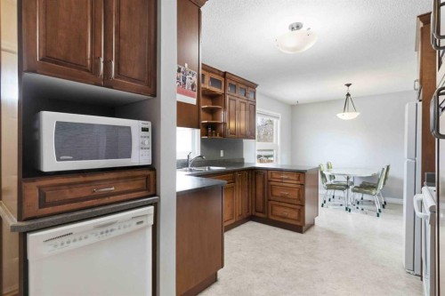23 Clark Crescent, Fort Mcmurray, AB - Indoor Photo Showing Kitchen