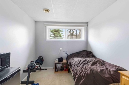 23 Clark Crescent, Fort Mcmurray, AB - Indoor Photo Showing Bedroom