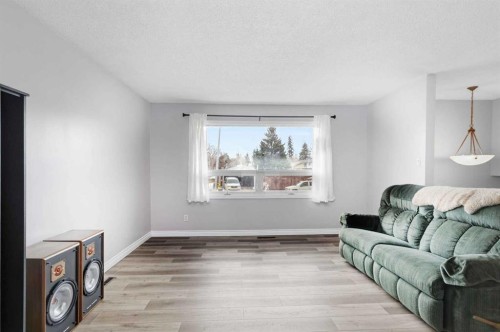 23 Clark Crescent, Fort Mcmurray, AB - Indoor Photo Showing Living Room
