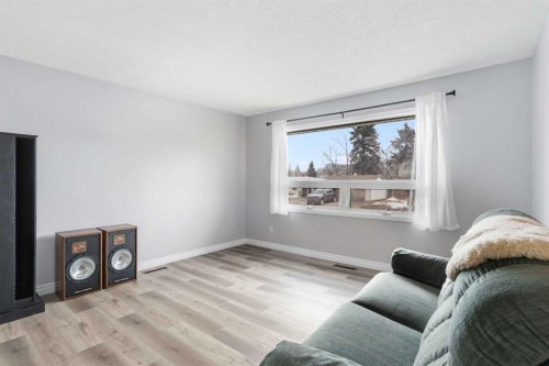 23 Clark Crescent, Fort Mcmurray, AB - Indoor Photo Showing Living Room