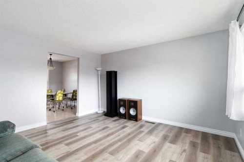 23 Clark Crescent, Fort Mcmurray, AB - Indoor Photo Showing Living Room