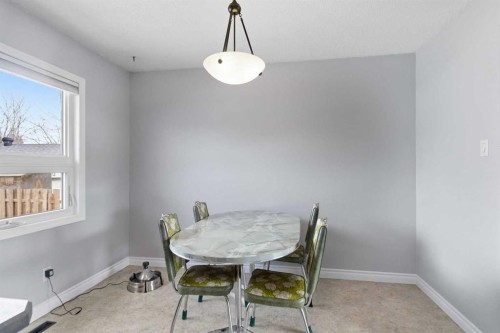 23 Clark Crescent, Fort Mcmurray, AB - Indoor Photo Showing Dining Room