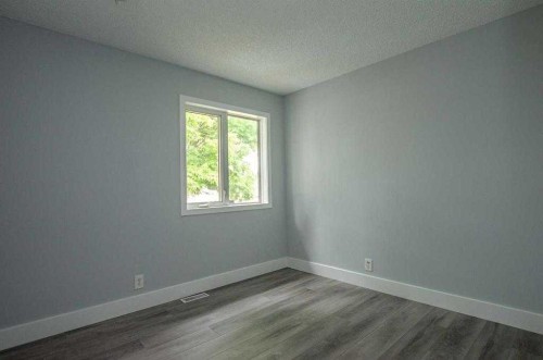 150 Leigh Crescent, Fort Mcmurray, AB - Indoor Photo Showing Other Room