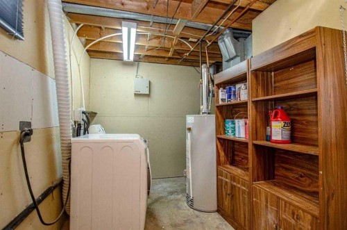 150 Leigh Crescent, Fort Mcmurray, AB - Indoor Photo Showing Laundry Room
