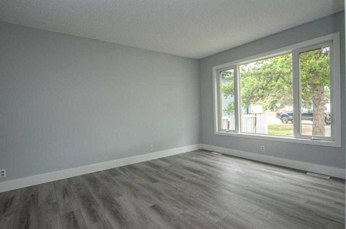 150 Leigh Crescent, Fort Mcmurray, AB - Indoor Photo Showing Other Room
