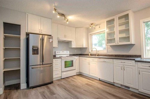 150 Leigh Crescent, Fort Mcmurray, AB - Indoor Photo Showing Kitchen