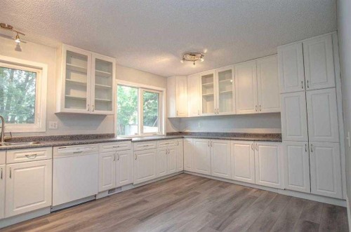 150 Leigh Crescent, Fort Mcmurray, AB - Indoor Photo Showing Kitchen