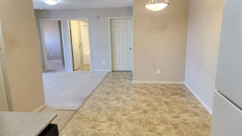 1411-200 Lougheed Drive, Fort Mcmurray, AB - Indoor Photo Showing Other Room