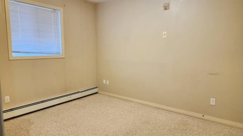 1411-200 Lougheed Drive, Fort Mcmurray, AB - Indoor Photo Showing Other Room