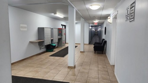 1411-200 Lougheed Drive, Fort Mcmurray, AB - Indoor Photo Showing Other Room