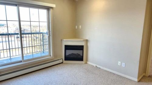 1411-200 Lougheed Drive, Fort Mcmurray, AB - Indoor Photo Showing Other Room