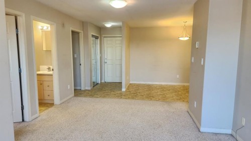 1411-200 Lougheed Drive, Fort Mcmurray, AB - Indoor Photo Showing Other Room