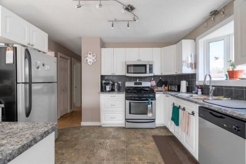 162 Caldwell Crescent, Fort Mcmurray, AB - Indoor Photo Showing Kitchen