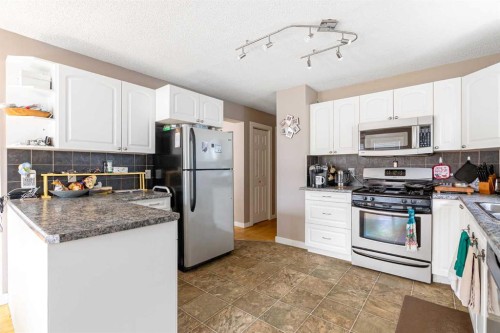 162 Caldwell Crescent, Fort Mcmurray, AB - Indoor Photo Showing Kitchen